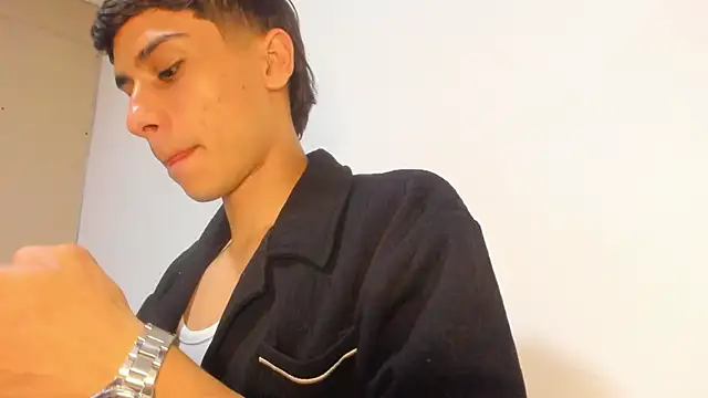 Axel DavisS online show from April 2026 07:00:01 AM