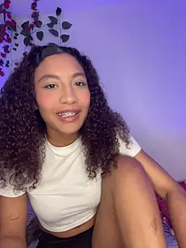 Daphnne Curly online show from May 2026 03:46:01 AM