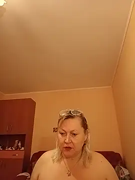 Snapshot of I_amVeronicle chatting on July 2026 08:18:01 AM I amVeronicle online show from July 2026 08:18:01 AM