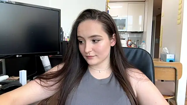 Snapshot of Emilly_Cart chatting on May 2026 02:50:01 AM Emilly Cart online show from May 2026 02:50:01 AM