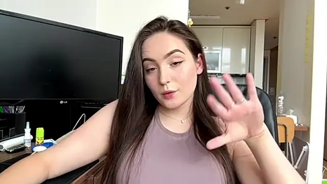 Snapshot of Emilly_Cart chatting on June 2026 03:30:02 AM Emilly Cart online show from June 2026 03:30:02 AM
