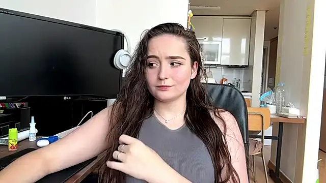 Snapshot of Emilly_Cart chatting on June 2026 03:12:01 AM Emilly Cart online show from June 2026 03:12:01 AM