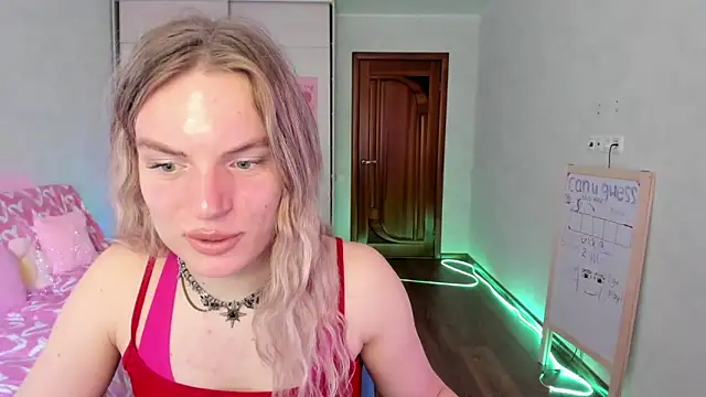 milliKira006 online show from May 2026 12:24:01 PM