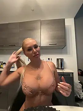 Karen Luxe online show from May 2026 11:24:01 PM