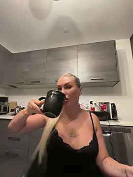 Karen Luxe online show from June 2026 01:07:02 AM