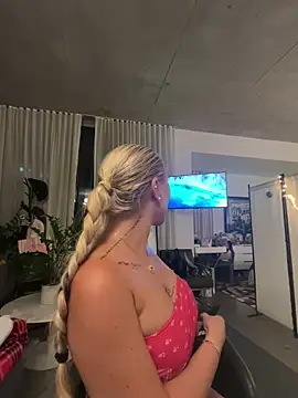 Karen Luxe online show from June 2026 01:19:02 AM