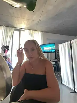 Karen Luxe online show from August 2026 09:39:02 PM