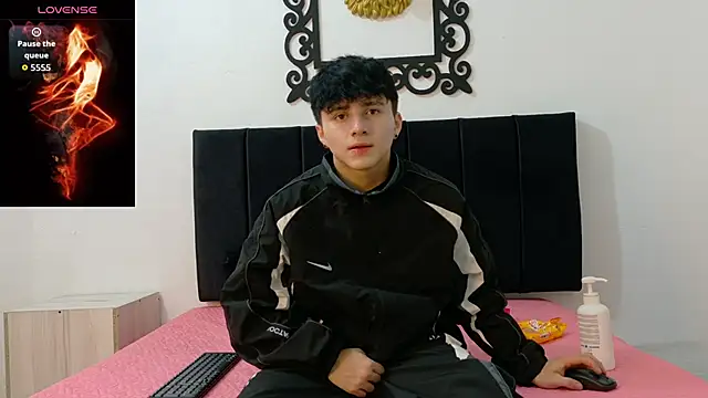 Snapshot of LunayDream chatting on June 2026 12:25:02 PM LunayDream online show from June 2026 12:25:02 PM