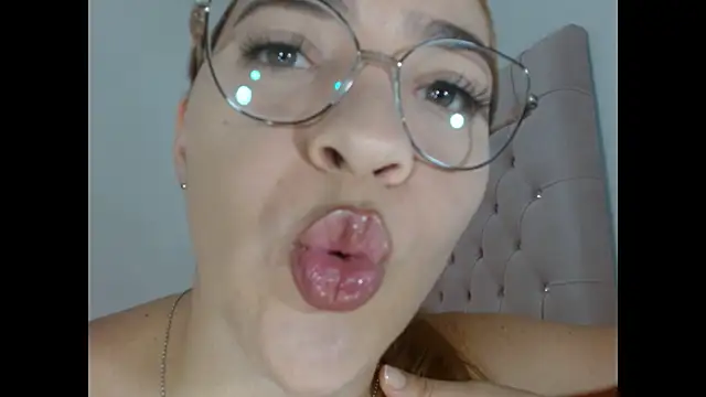 dulce melocoton online show from May 2026 12:05:01 AM