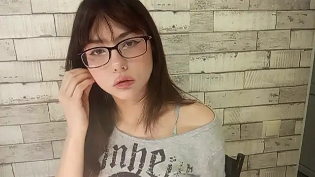 Snapshot of DelicaBrome chatting on April 2026 10:30:01 AM DelicaBrome online show from April 2026 10:30:01 AM