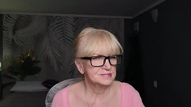 Snapshot of Dr_Mireille chatting on June 2026 07:22:01 AM Dr Mireille online show from June 2026 07:22:01 AM