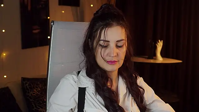 AureliaVane online show from June 2026 03:33:01 PM