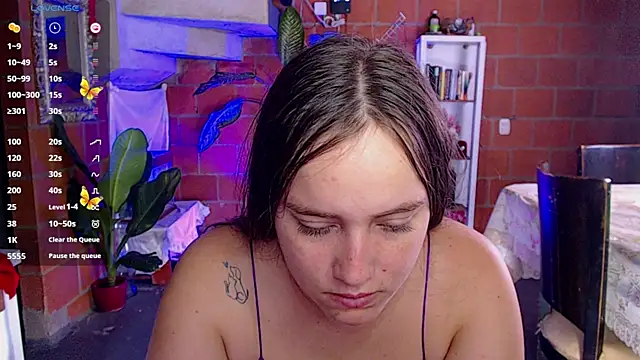 Snapshot of Valerymoon19 chatting on June 2026 06:34:01 PM Valerymoon19 online show from June 2026 06:34:01 PM