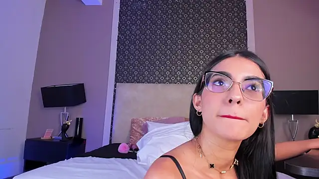 Larissa Luna online show from June 2026 12:30:01 PM