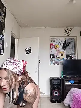 Snapshot of evafuckasd chatting on June 2026 06:07:01 PM evafuckasd online show from June 2026 06:07:01 PM