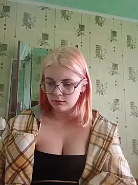 Snapshot of LoisFox chatting on May 2026 03:36:02 AM LoisFox online show from May 2026 03:36:02 AM