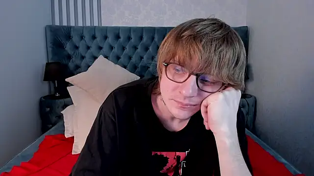 TaylerBev online show from April 2026 07:09:01 AM