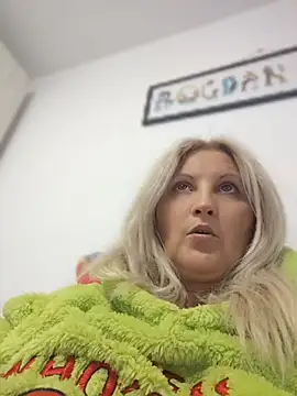 Divineblond online show from April 2026 06:25:01 PM