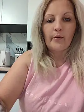 Divineblond online show from May 2026 08:47:02 PM