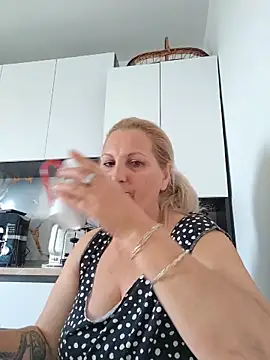 Divineblond online show from May 2026 03:18:02 PM