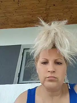 Divineblond online show from May 2026 10:34:02 AM
