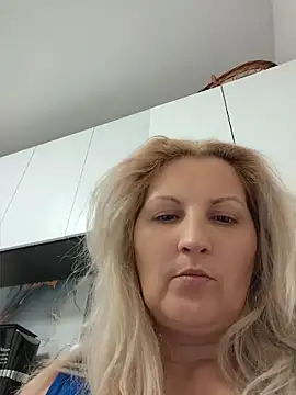 Divineblond online show from May 2026 11:00:02 PM