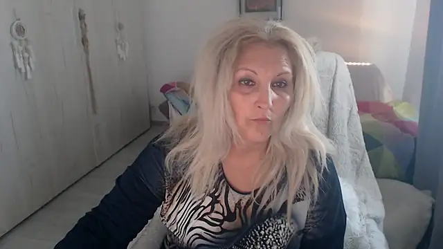 Divineblond online show from May 2026 03:08:02 PM