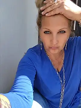 Divineblond online show from May 2026 01:40:01 PM
