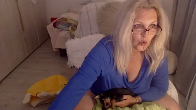 Divineblond online show from May 2026 02:19:01 AM