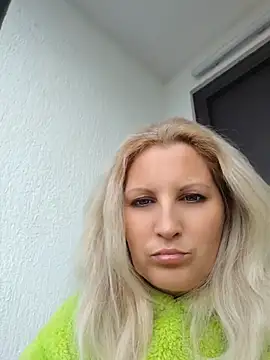 Divineblond online show from May 2026 03:30:02 PM