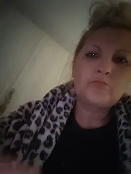 Divineblond online show from May 2026 07:42:02 PM