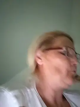 Divineblond online show from May 2026 04:23:02 PM