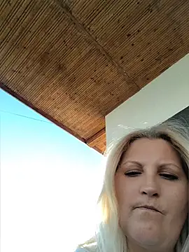 Divineblond online show from May 2026 04:47:01 PM