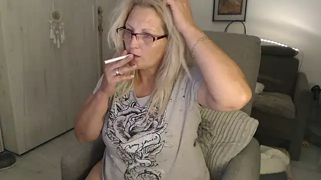 Divineblond online show from May 2026 11:35:02 PM