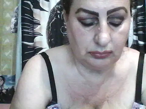 Snapshot of LoaqLovew chatting on June 2026 11:32:02 AM LoaqLovew online show from June 2026 11:32:02 AM