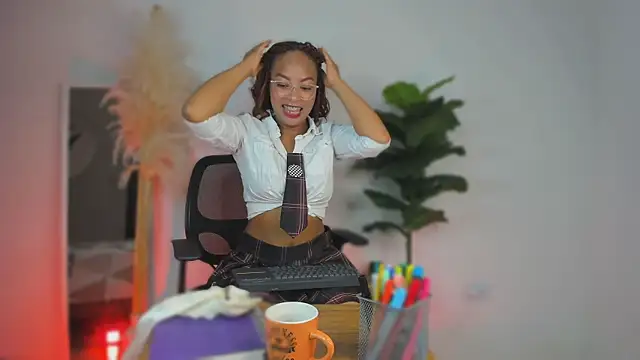 Lynncute online show from June 2026 04:06:01 AM