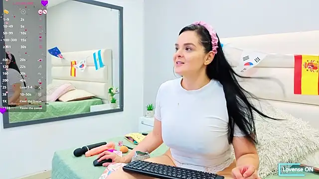 Isabellaa Reyes online show from June 2026 12:13:02 PM