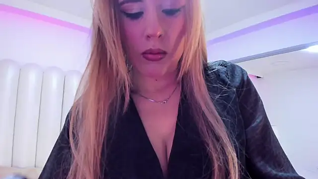 AndreinaOwen online show from May 2026 12:10:01 PM
