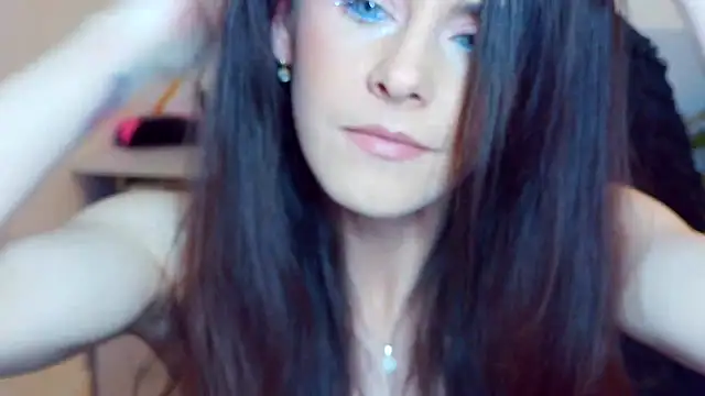 khalessi13 online show from April 2026 09:02:02 PM