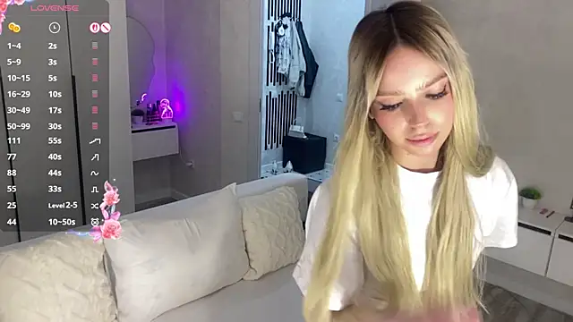 Mooniesiesita online show from June 2026 09:31:01 PM