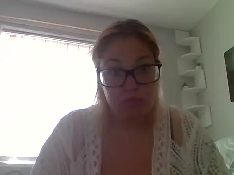 SecretRavenXO online show from June 2026 09:04:02 AM