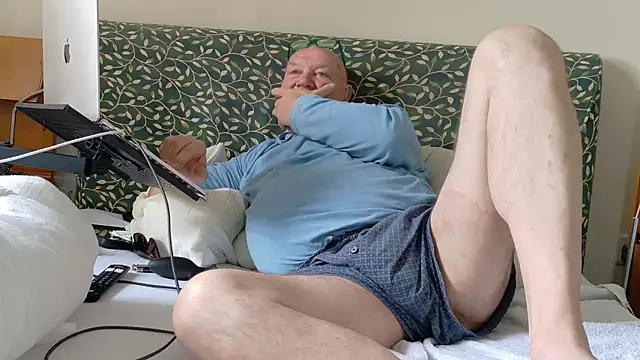 Snapshot of KinkCentral chatting on May 2026 09:16:02 AM KinkCentral online show from May 2026 09:16:02 AM