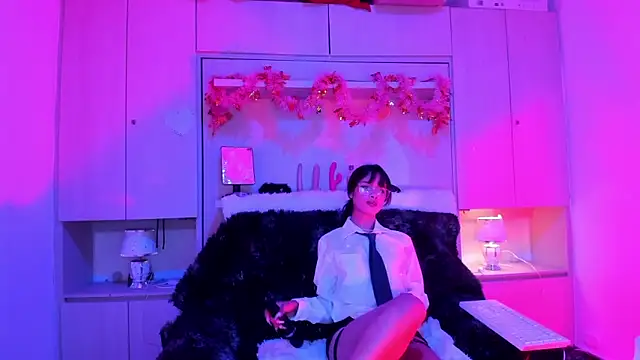 TomieDark  online show from May 2026 04:17:02 AM