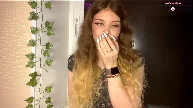  Lily Moon  online show from April 2026 05:32:02 PM