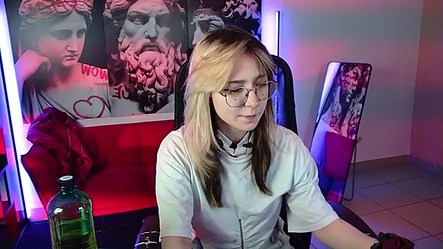 Snapshot of NyxCalderra chatting on June 2026 01:32:02 AM NyxCalderra online show from June 2026 01:32:02 AM