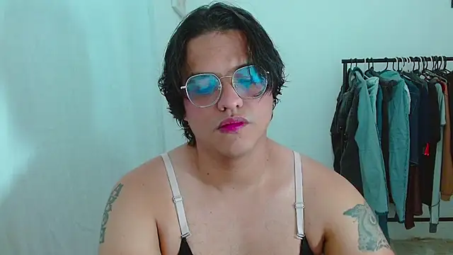 Snapshot of Diane_exotic chatting on May 2026 11:44:01 PM Diane exotic online show from May 2026 11:44:01 PM