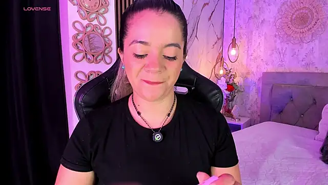 Snapshot of Leidy_2026 chatting on June 2026 01:10:01 PM Leidy 2026 online show from June 2026 01:10:01 PM