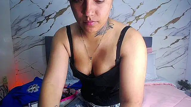 love sharit0409 online show from April 2026 12:52:02 AM