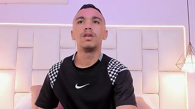 AndresSolorzano1 online show from May 2026 11:40:01 AM