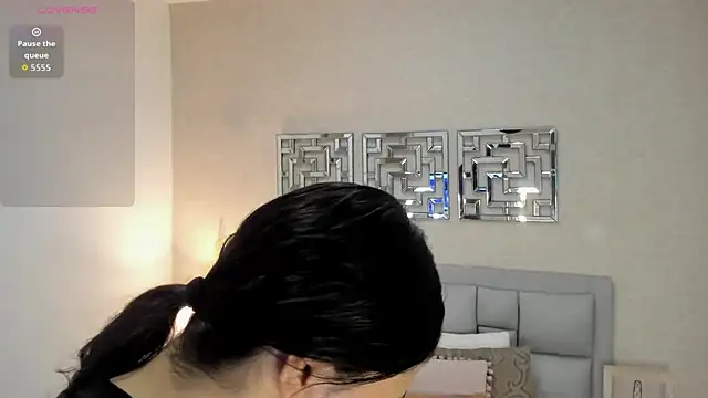 sofia  thompson online show from May 2026 12:07:01 AM